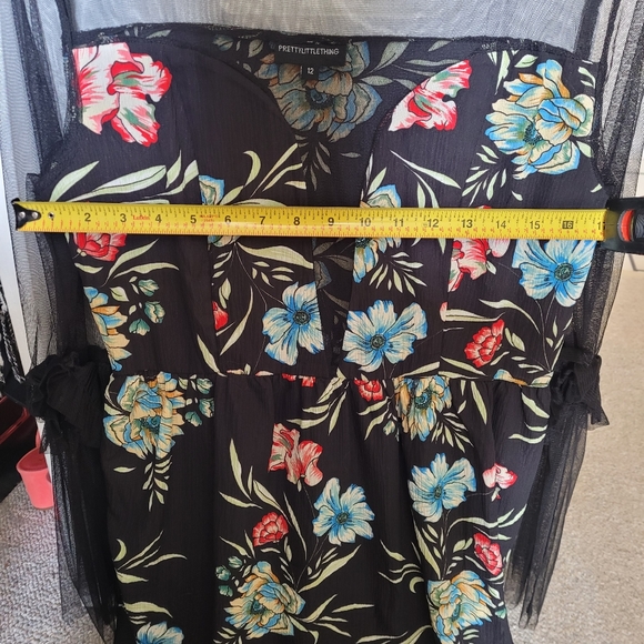 NWOT PrettyLittleThing dress - Picture 8 of 9